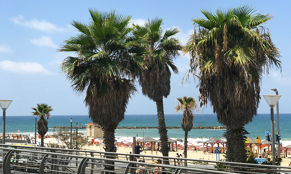 Praia lotada em Tel Aviv